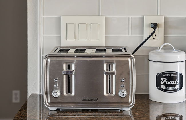 Family Paradise With Private Heated Pool 5 Bedroom Home by RedAwning - Photo 17