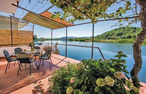 Three-Bedroom Holiday Home In Opuzen - Foto 1