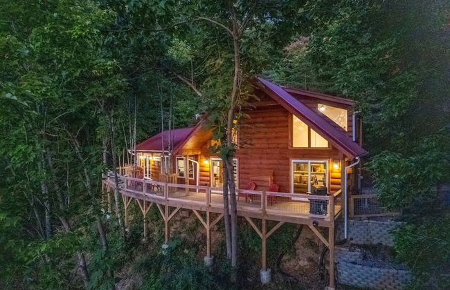 Stunning 2BR Cabin with Mountain Views - Foto 27