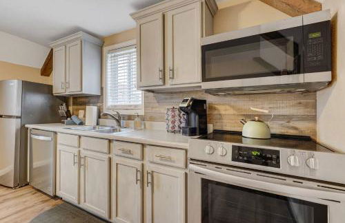 Downtown Launchpad for Urban Explorers | Fireplace - Foto 5