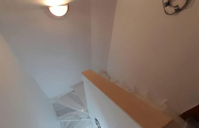 Impeccable 2-bed House in - Photo 19