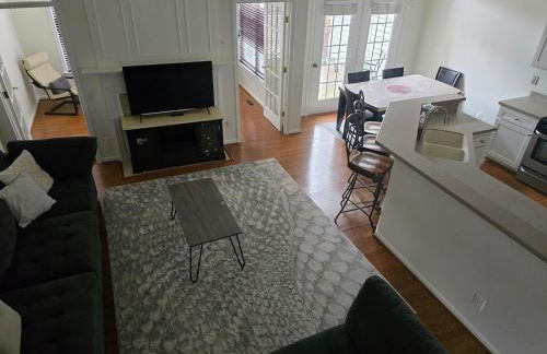 Spacious Townhouse near DC Airport Work Friendly - Foto 21