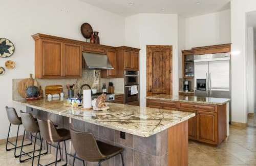 Desert Oasis with Pool Black Mountain Views - Photo 17