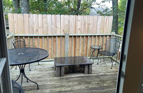 Classic City 3 bedroom 2 bath condo with deck close to UGA, Five Points, and Memorial Park in Athens - Photo 31