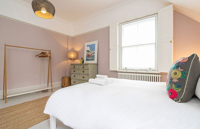 Chic and Colourful Family Home by Underthedoormat - Foto 23