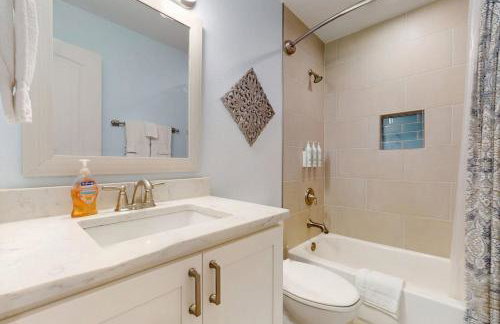 Condo Near Lake Horseshoe Bay with Private Balcony, Washer/Dryer, A/C, WiFi - Foto 17