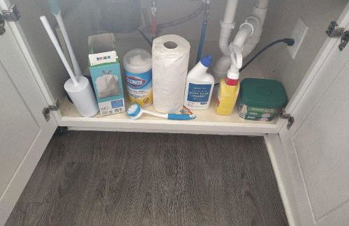 Relax and Explore Poolside Stay Near Local Spots - Foto 24