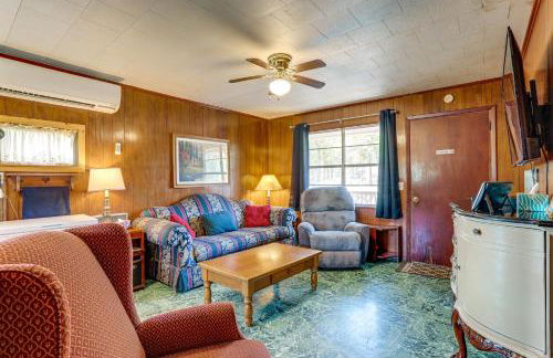 Walk to Greers Ferry Lake! Home with Dock Access - Foto 4