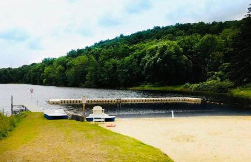 Serenity Falls - Stylish 4Bdr Mountain Retreat, Hot Tub, Pool - Foto 61