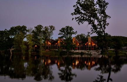 Luxury Lakefront Chalet Resort 2 Pools FREE Amenities Dock MiniGolf Waterslide - Foto 11