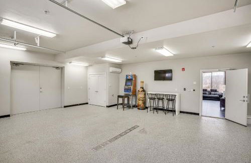 Road America Retreat Modern Villa with Garage! - Foto 22