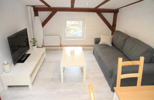 Gemütliche Dachgeschoßwohnung mit Altbaucharme - Foto 2