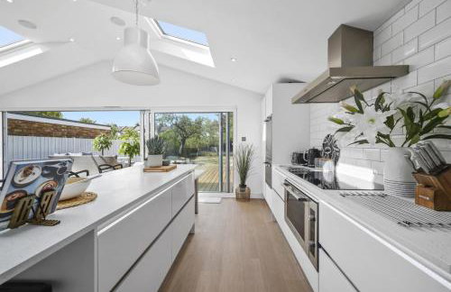 Clarence House-Windsor-Parking-5 bed - Photo 11