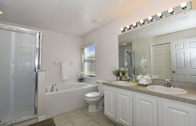 Beautiful 5 Bed Pool Game Room 5 Bedroom Home by RedAwning - Foto 13