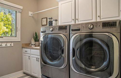 Stunning 5BR Villa Large Hot Tub & Scenic Yard - Foto 46