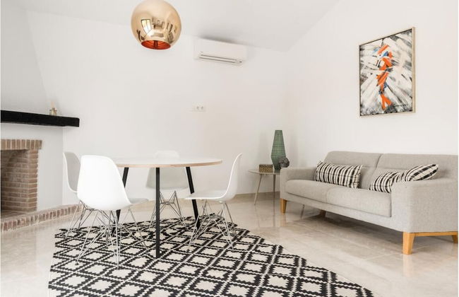 Magnificent And Modern Decorated Villa - Photo 16