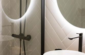 Barcelona a 20 minutos en piso reformado y soleado - Photo 13