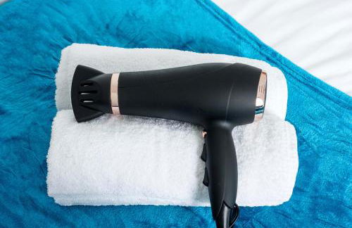 Newly Refurbished House - Close to Town Centre -Free Parking, Super-Fast Wifi, Smart TV with Netflix by Yoko Property - Photo 13