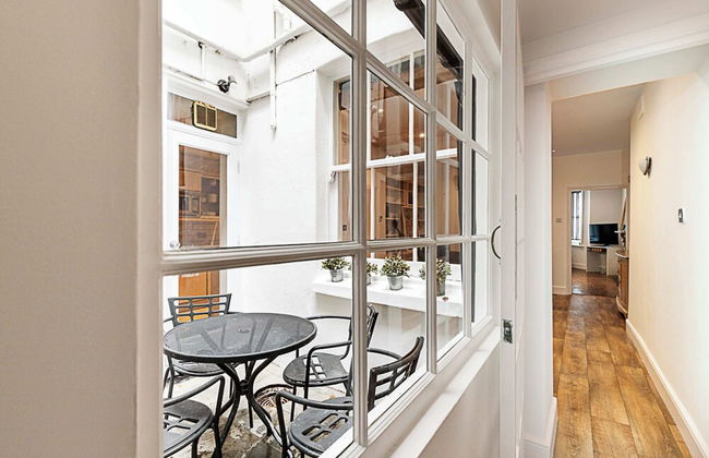 Charming Kensington Apartment - Photo 25