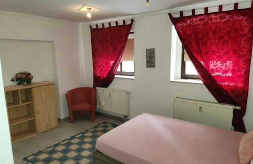 Halle, TOP -PREISE, große 79 qm SD FeWo, EG, wahlweise mit 1- 3 DZ, inklusiv TV Lounge, Küche, Bad WC Einfach und gut, Langzeitmieter VB Preise - Foto 11