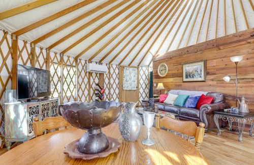 Glamping with Mountain Views! Newport Yurt Retreat! - Foto 8
