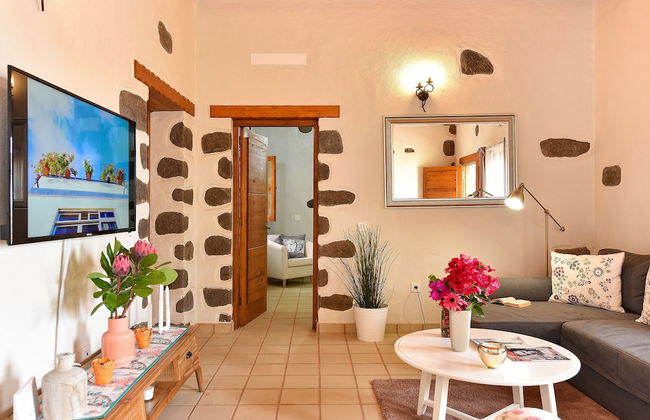 Authentic Holiday Home, Ground Floor Level, With Private Pool and Large Terrace - Foto 8