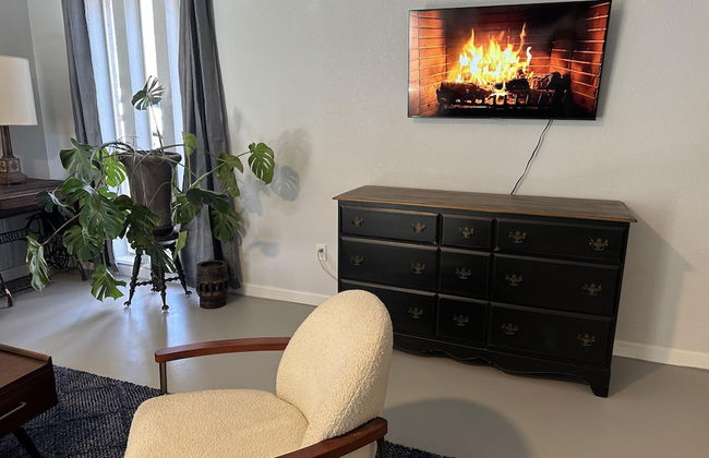 Bright Trendy Studio 9min to Asia District - Photo 15