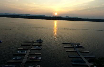 Charming Camping Cabin on the Shores of Great Sacandaga Lake in Northville, New York - Foto 11