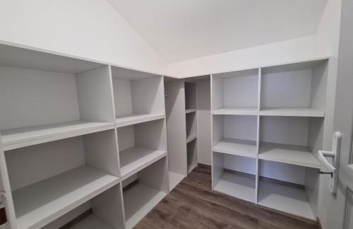 Maison tranquille avec jardin, proche Châteauroux, 4 ch., 3 sdb, terrasse, barbecue, parking - FR-1-591-358 - Photo 18