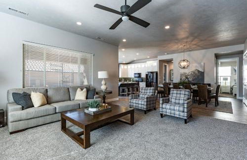 Paradise Village 113 Water Park and Kids Cove, Ping Pong, XBOX 360, Games, Beautiful Mountain Views, and More - Foto 16