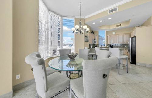 Beautiful Spacious Penthouse 2 Story Beach Front Condo Sleeps 12! - Foto 17