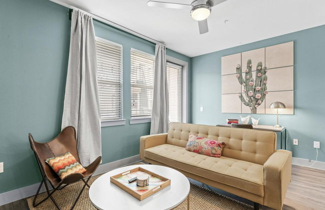 Airy 1BR King Suite Close to Downtown w Fast Wifi - Foto 13