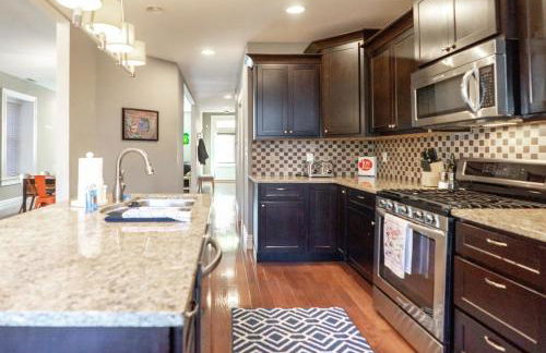 Lovely 4BR Shaw Family Home Garage ABODEbucks - Photo 12