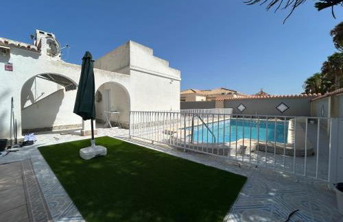 Villa with Pool, Chill-Out & BBQ - Foto 21