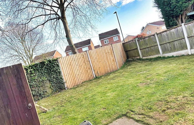 2 Bed House - Sleeps 4 - Parking - Pets - Garden - Photo 13