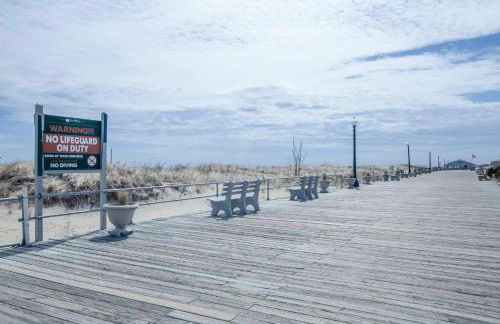 Ocean Grove Apt with Balcony 1 Block to the Beach! - Foto 31