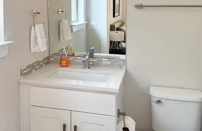 Upstay - Eastside Home w Patio BBQ - Mins to DT - Foto 14