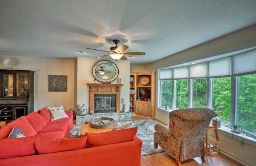 Lakefront Condo with Resort-Style Amenities and Marina - Foto 2