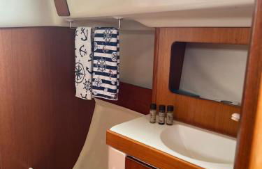 DeepBlue sail boat - Photo 10