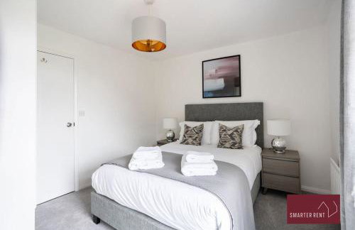 Knaphill Woking - 2 Bedroom House - With Garden - Photo 12