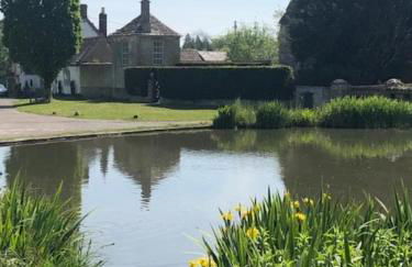 Luxury Cottage in Idyllic Cotswold Village nr Bath - Photo 8