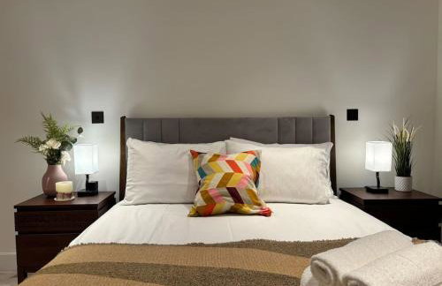 Luxury 2BR- Sleeps 5- Westfield Apartment- 3 min to station- Perfect for Families Shopping - Foto 40