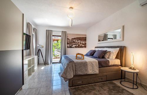 Villa Kadena - Luxury Seaside Villa with Private Heated Pool - Photo 38