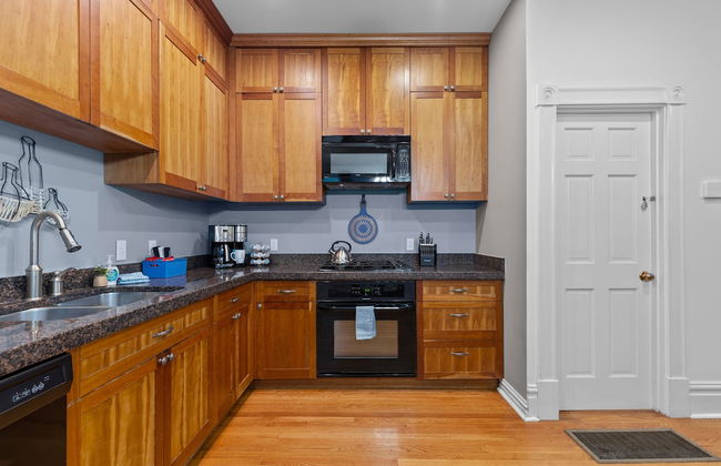 Lovely Historic Home in St Louis - JZ Vacation Rentals - Photo 6