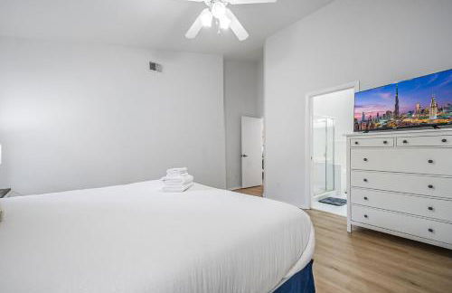 Disney-Close Lakefront Renovated 4BR Pool - Foto 18