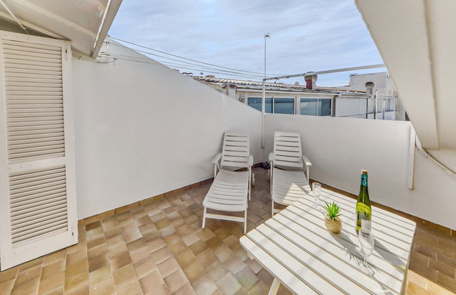 Beautiful Apartment With View - Photo 18