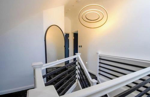 Luxury 4-Bedroom High-End Home, Includes Jacuzzi and Pool Table - Foto 58