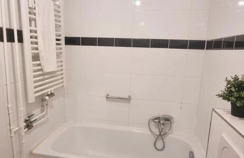 Spacious 4-Bedroom Apartment with Balcony near Frankfurt - Foto 8