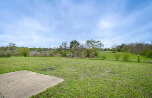 Quiet Marion Getaway with Fireplace! - Foto 31