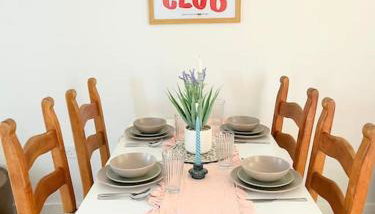 Artistic, Bright & Spacious 3 Bedroom Home - Foto 2